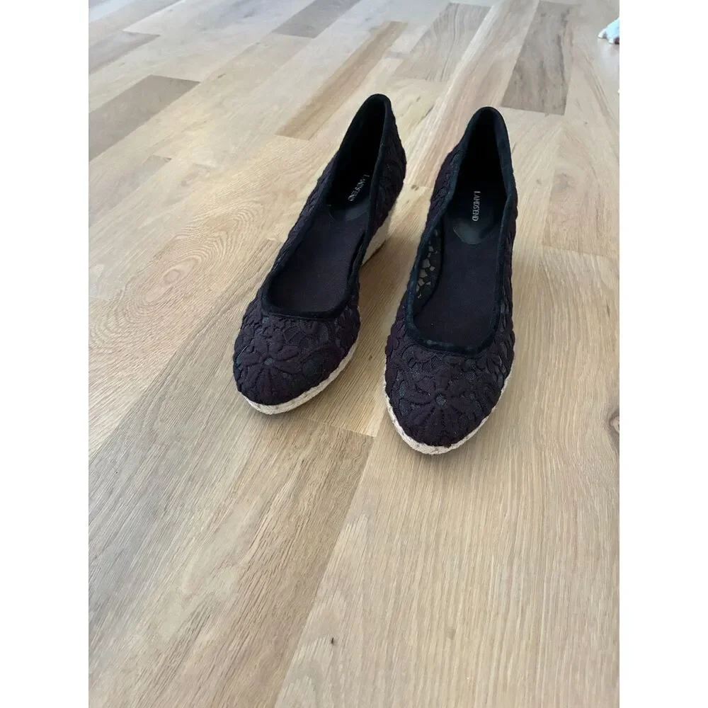 Lands End floral lace feature